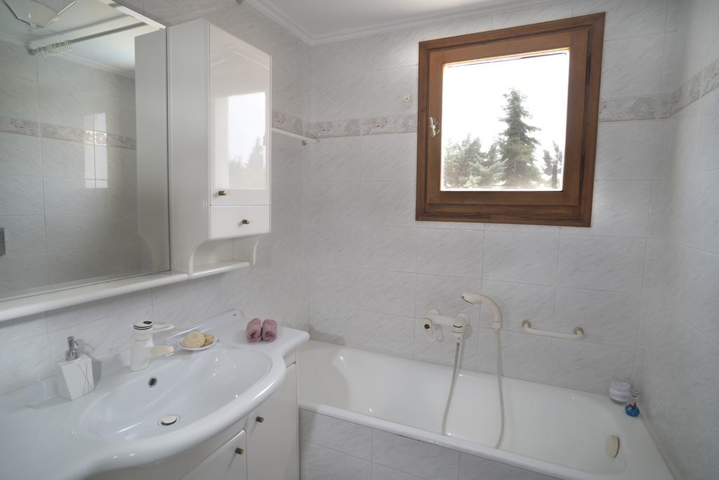 Villa Corina Near The Airport Kouvarás Extérieur photo