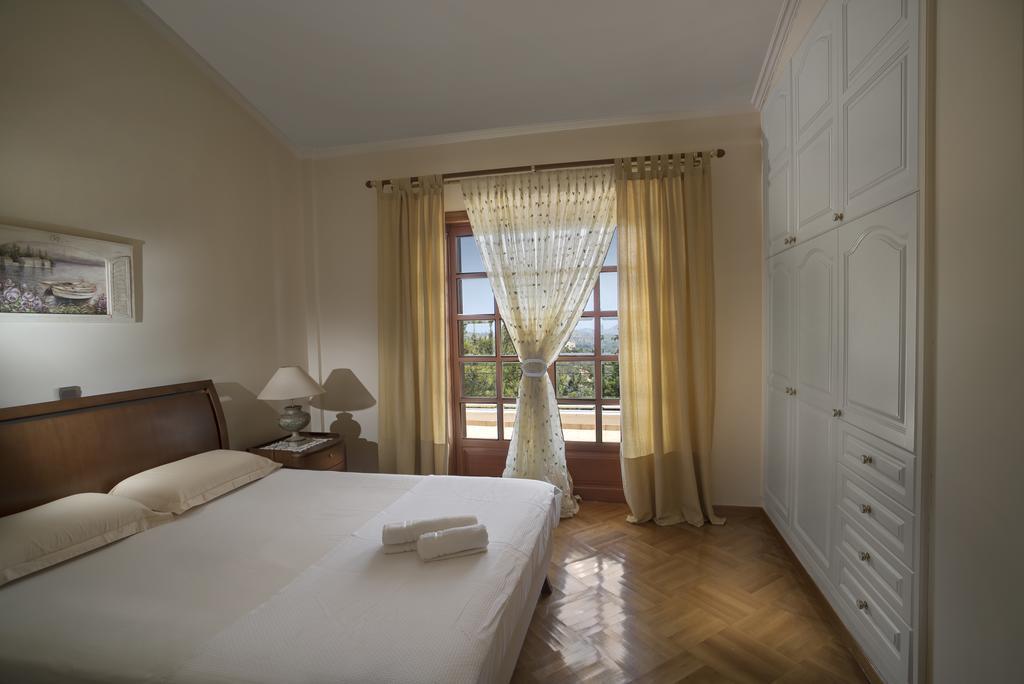 Villa Corina Near The Airport Kouvarás Extérieur photo